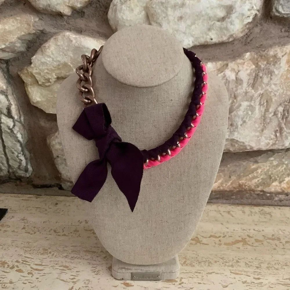 Bella bow necklacd